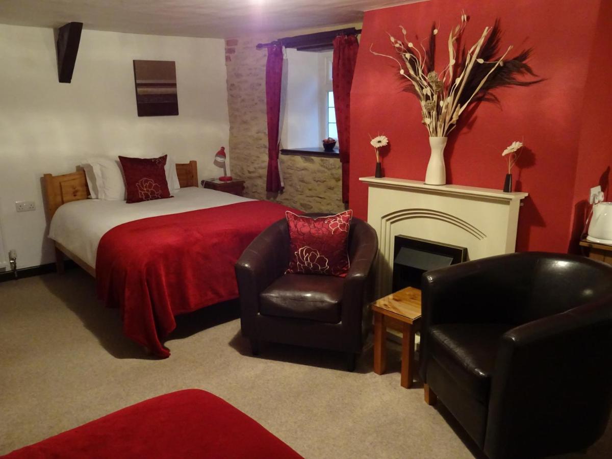 Quiet Woman House Bed and Breakfast Halstock Exteriör bild